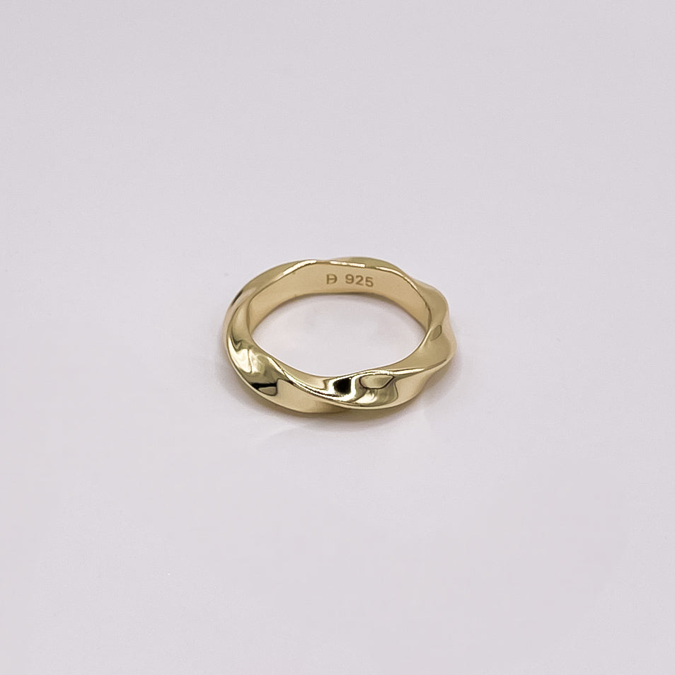 Infinity Curve Ring